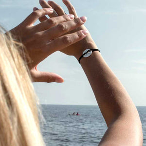 Bracelet noir femme en argent fait main en France pour cadeau