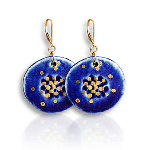 Boucle doreilles femme en porcelaine de Limoges bleue et or pour cadeau 20 ans de mariage