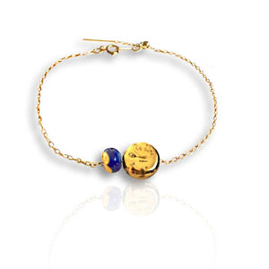 Bracelet chaine pour femme en porcelaine de Limoges pour cadeau 20 ans de mariage avec perle bleue et or