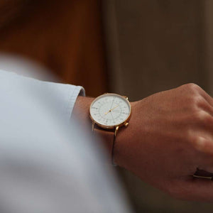 Homme et femme en cuir marron aiguille artisanale montre 24h