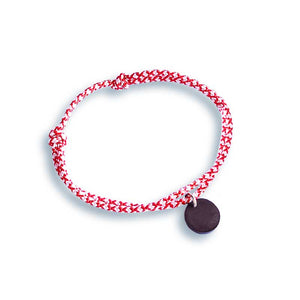 Bracelet rouge pour homme et femme avec un pendentif en porcelaine noire a offrir en cadeau pour un anniversaire