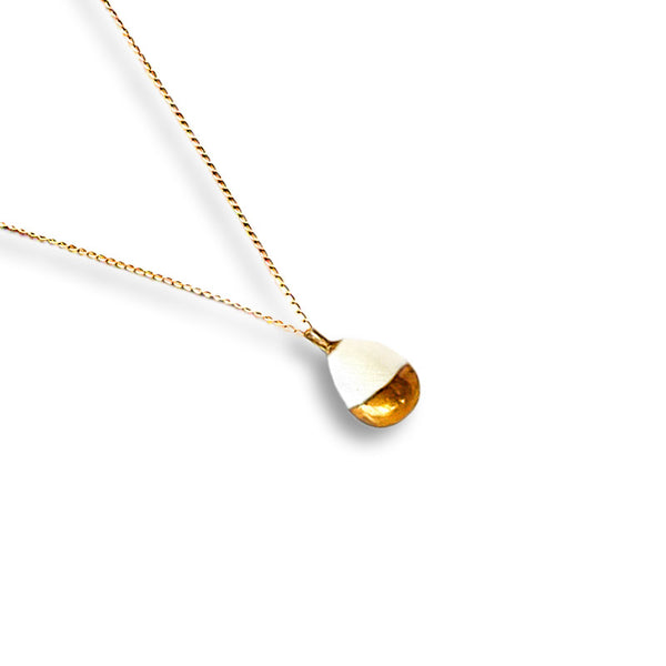 Collier porcelaine blanche et or femme pour cadeau 20 ans de mariage