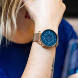 Montre bleue et or rose pour femme à 1 aiguille