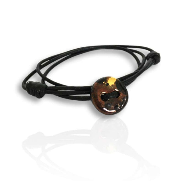 Bracelet sur cordon noir ajustable avec un pendentif rond en porcelaine noire et or pour homme